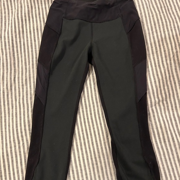 Lululemon black fleeced lined leggings! - Picture 6 of 8